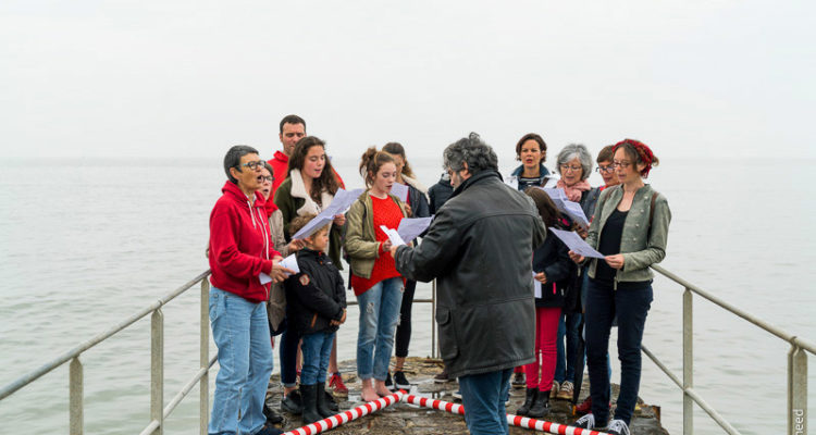 Lecture au bord de l'eau dans le cadre du 1er juin